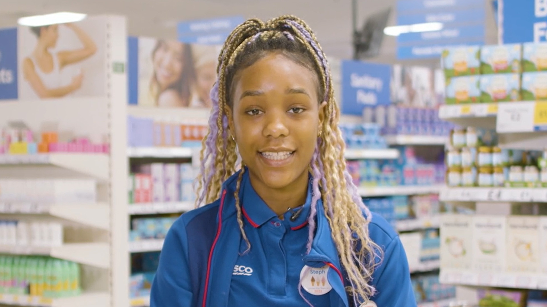 image-of-tesco-colleague-in-store